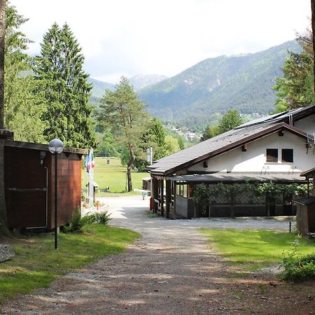 Camping La Pineta 大圣玛丽亚 外观 照片