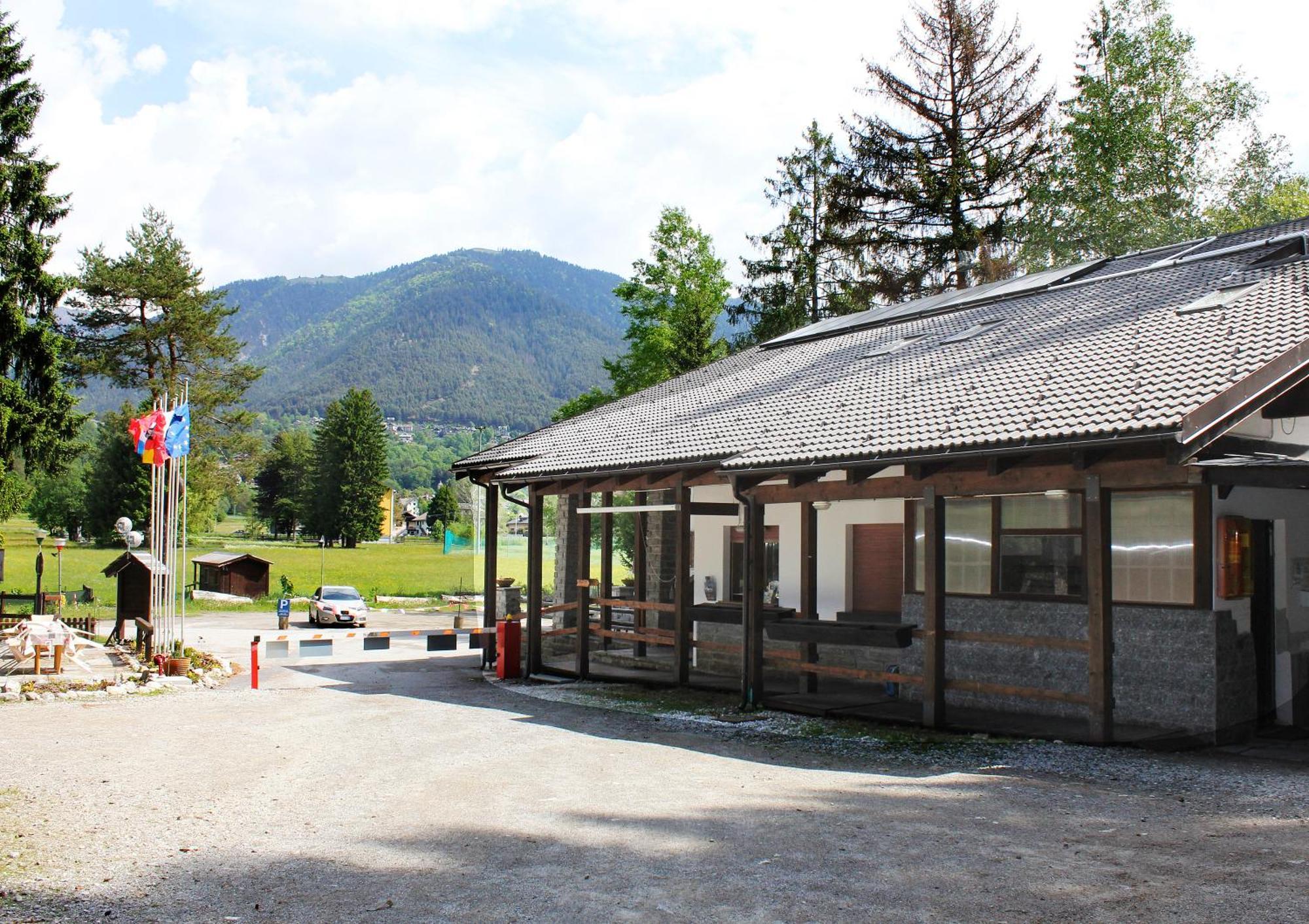 Camping La Pineta 大圣玛丽亚 外观 照片